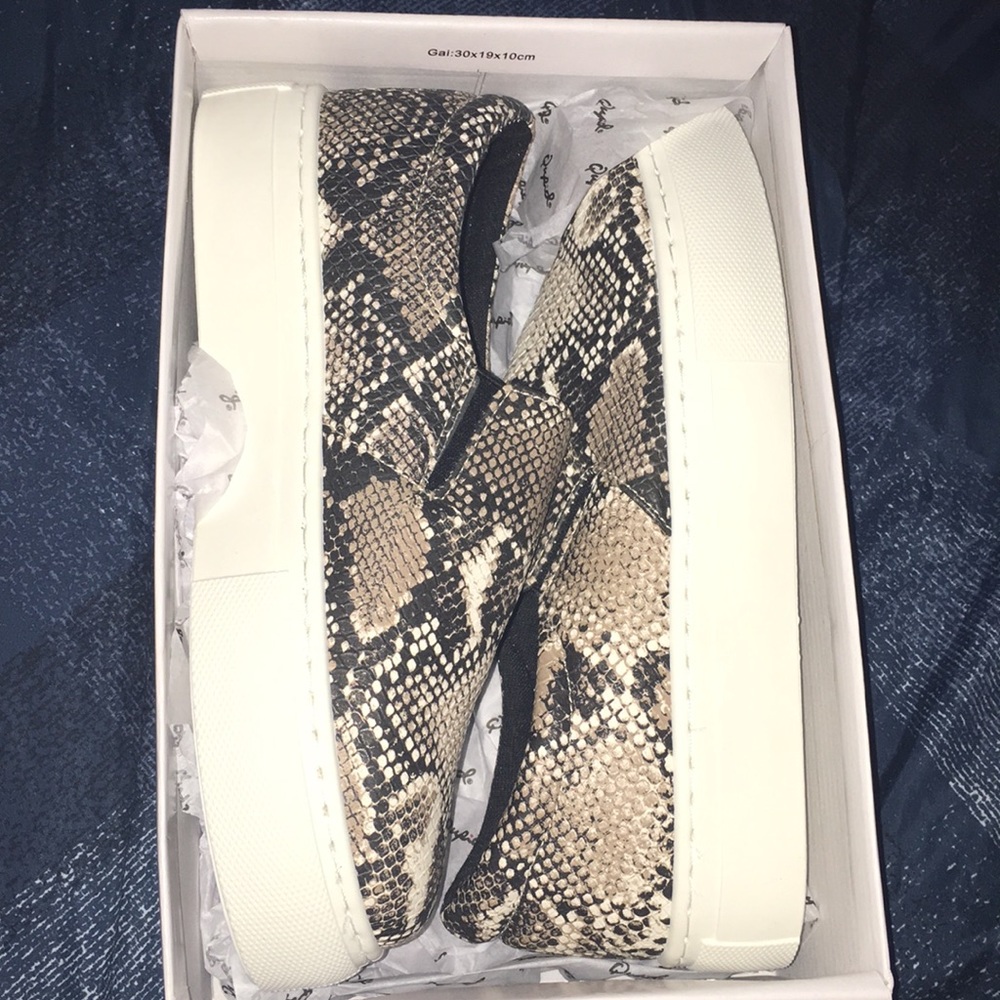 Brand new casual shoes